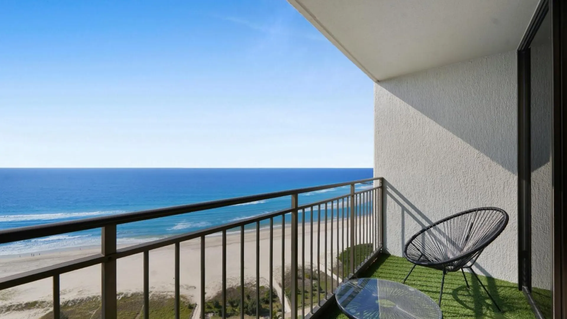 2-Bedroom Apartment With Impeccable Ocean Views Gold Coast