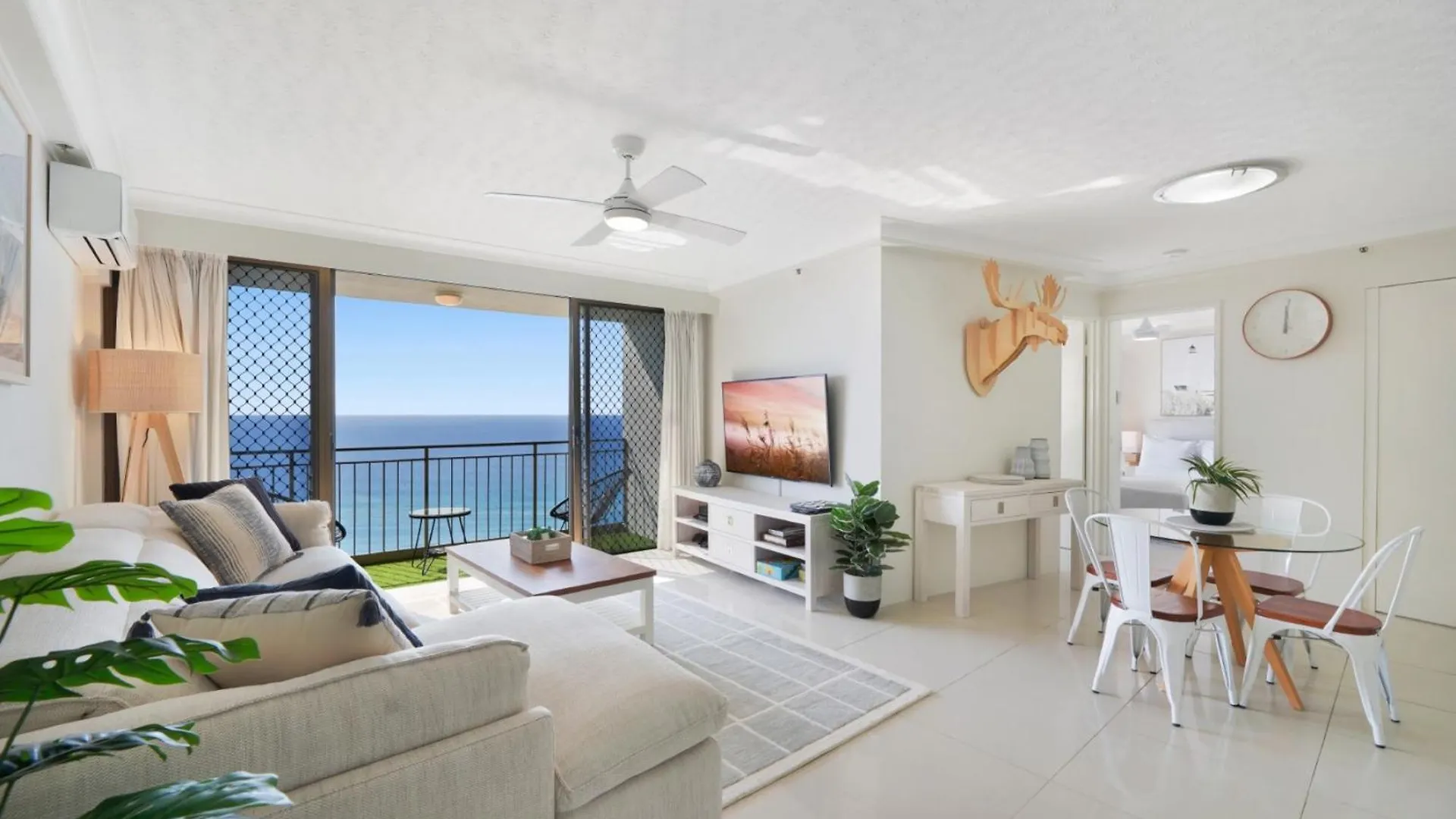 2-Bedroom Apartment With Impeccable Ocean Views Gold Coast