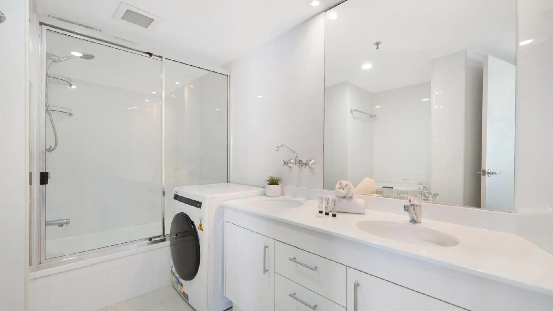 2-Bedroom Apartment With Impeccable Ocean Views Gold Coast Australia